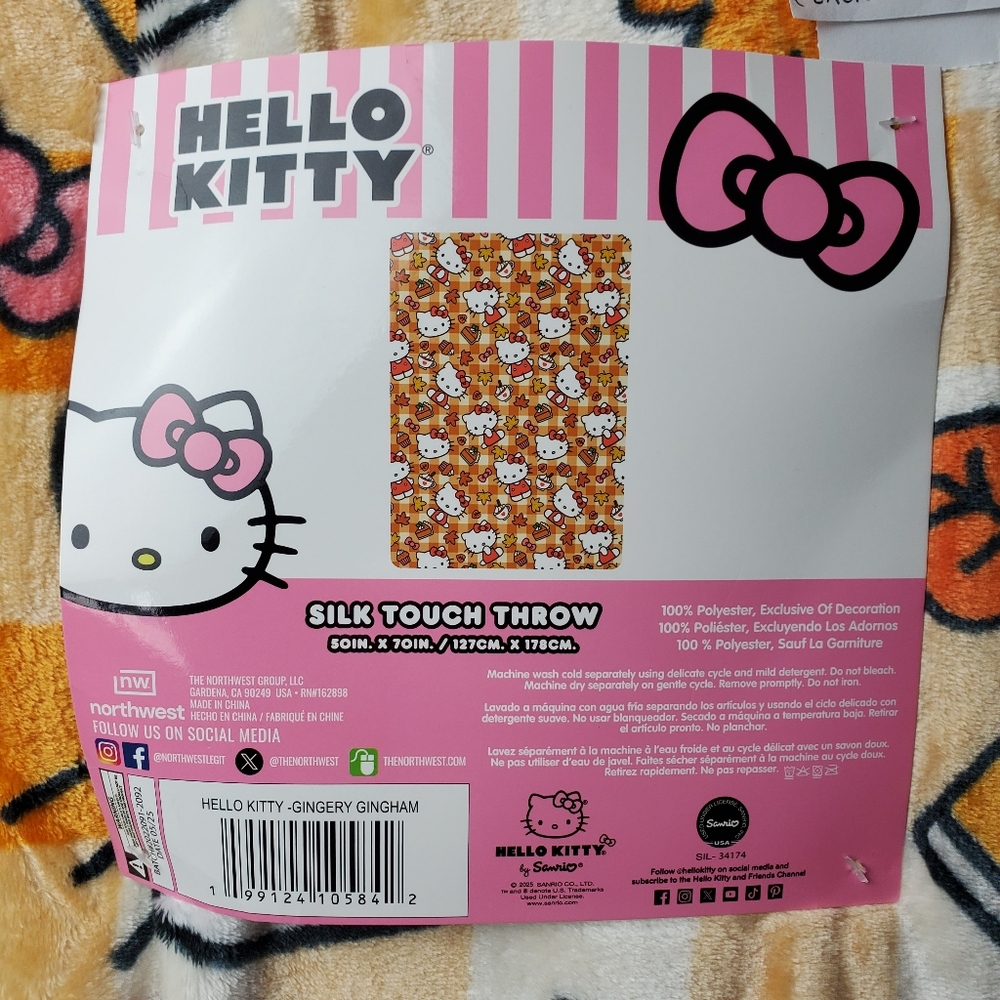 HELLO KITTY Fall Graham Latte Throw Blanket - Picture 4 of 4